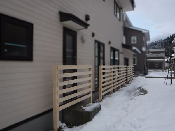 村山市Ｓ様邸の雪防護柵の設置。